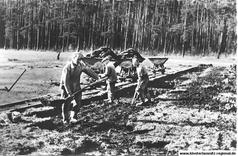 Moorstecher beim Beladen der Loren, Paul Haase, Walter Enke und Richard Dorna.