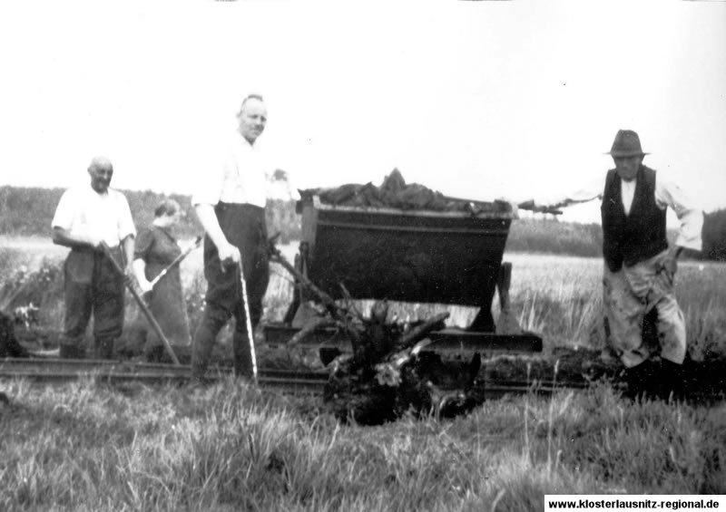 Um 1955 - links neben der Lore Hermann Nothnagel